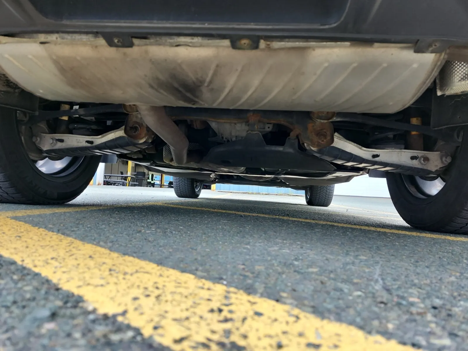 Undercarriage - Rear Photo