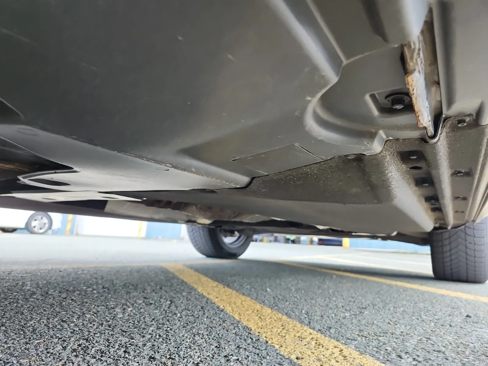 Undercarriage - Passenger Photo