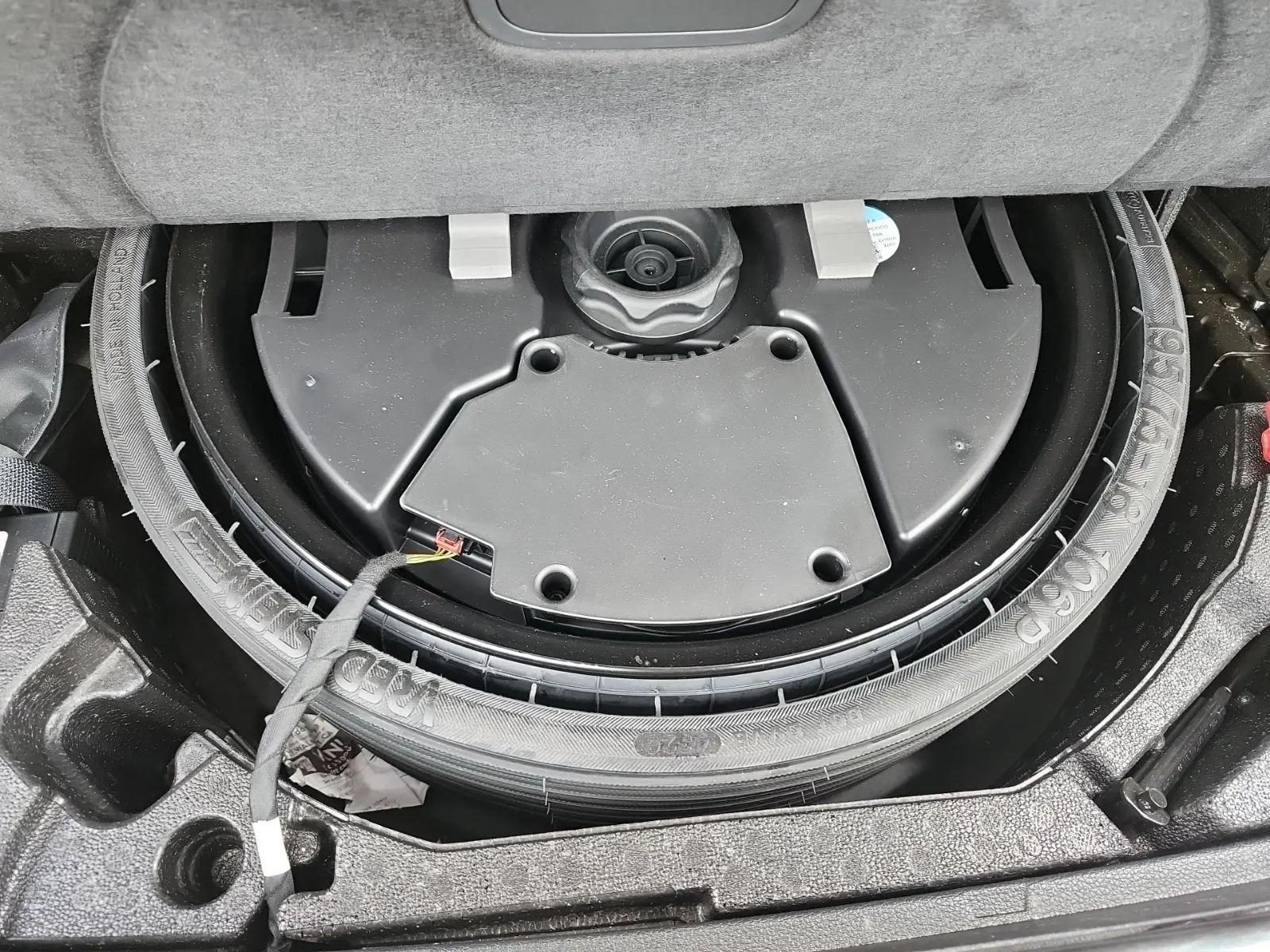 Spare Tire & Wheel Photo