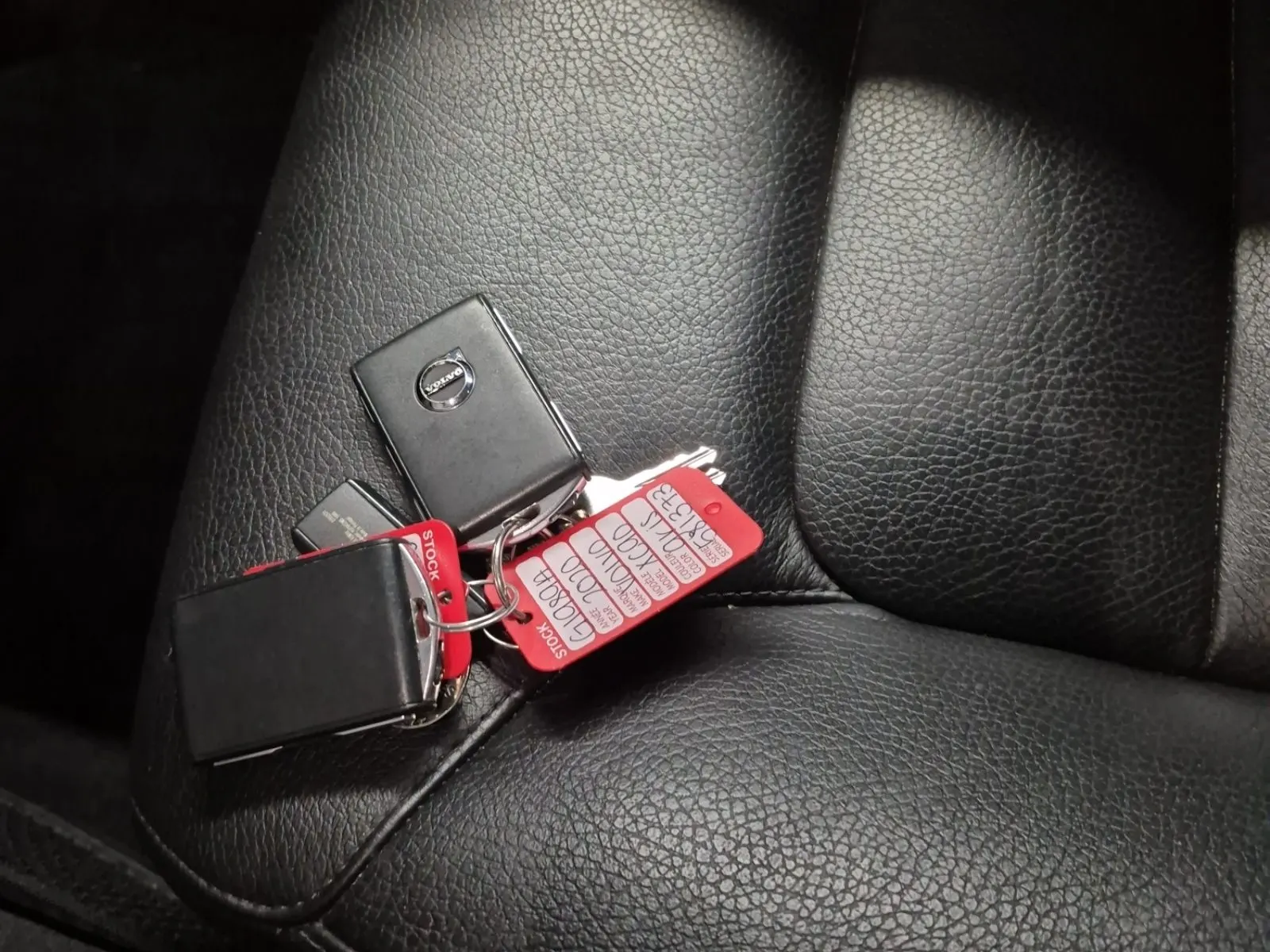 Keys/Fobs/Manual Photo