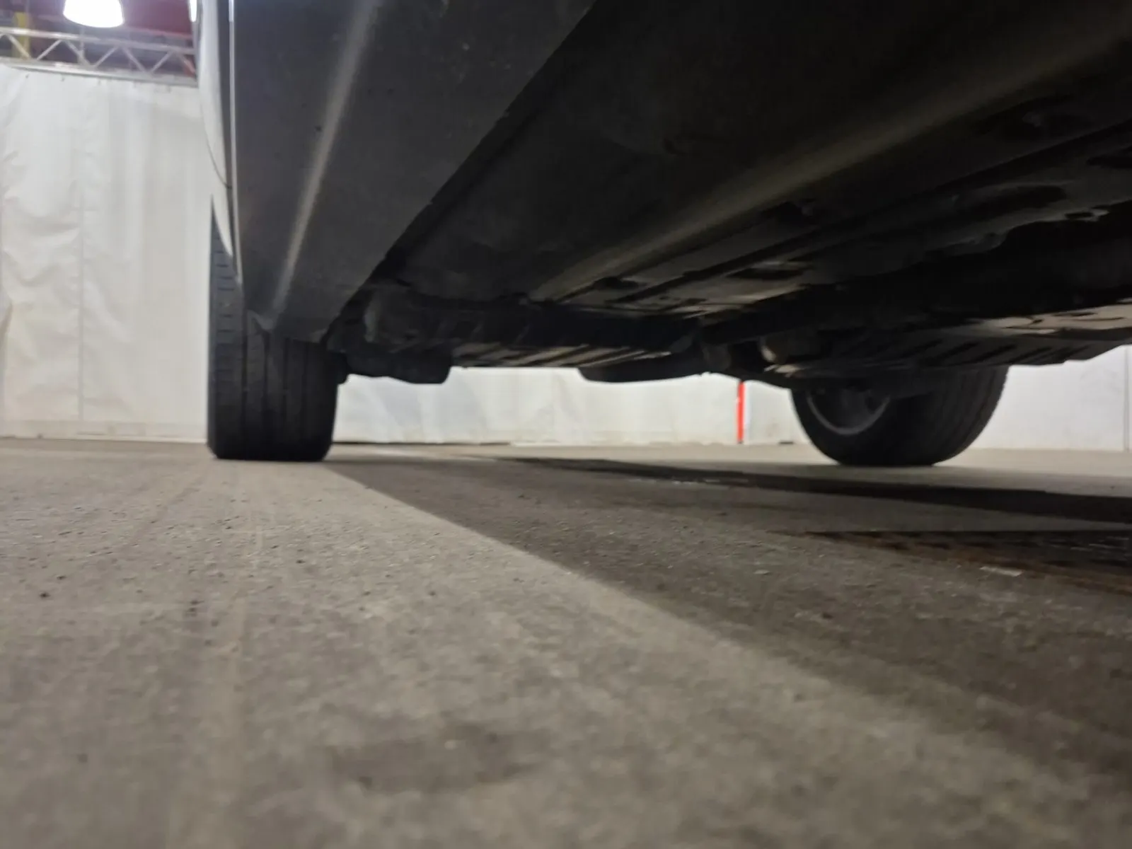 Undercarriage - Passenger Photo