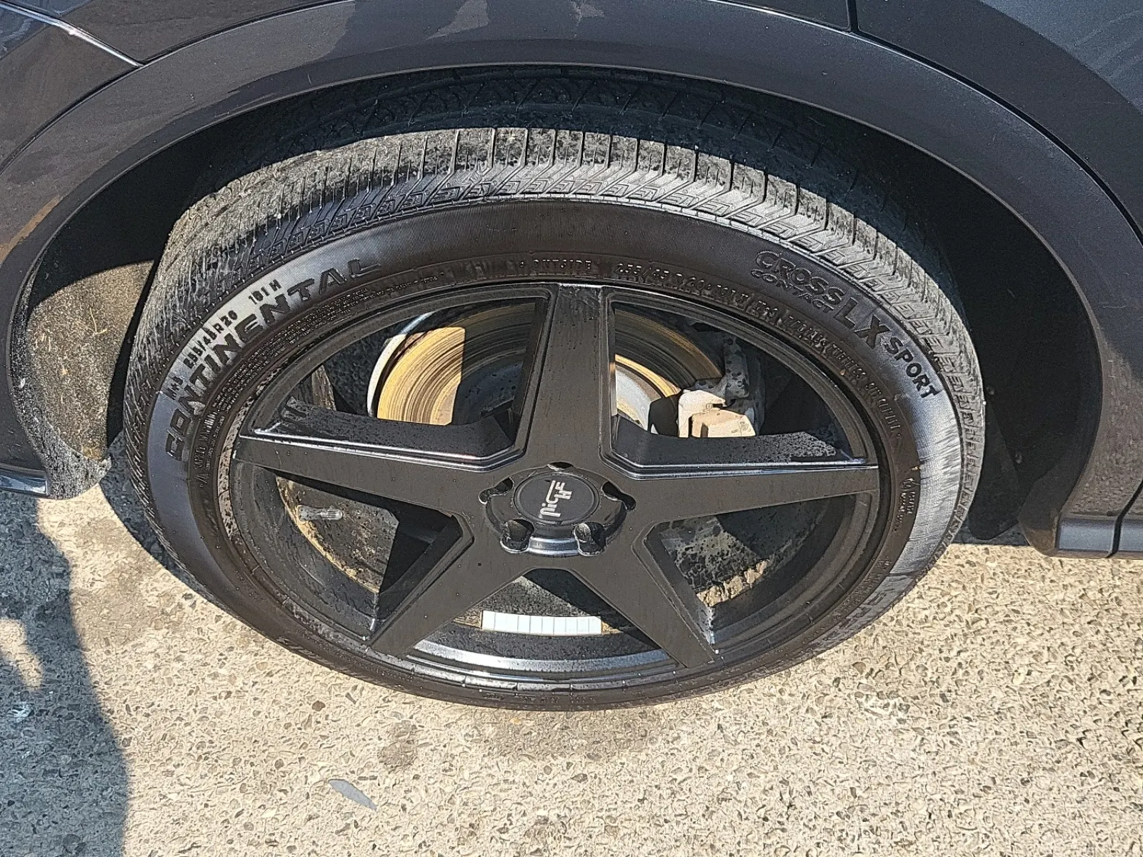 Right Rear Wheel/Tire Photo