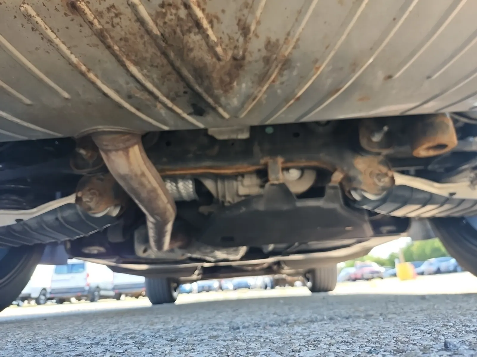 Undercarriage - Rear Photo