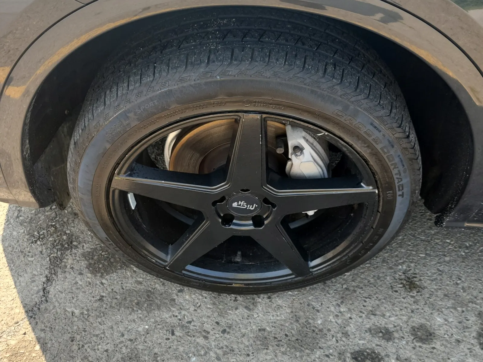 Front driver wheel/tire photo