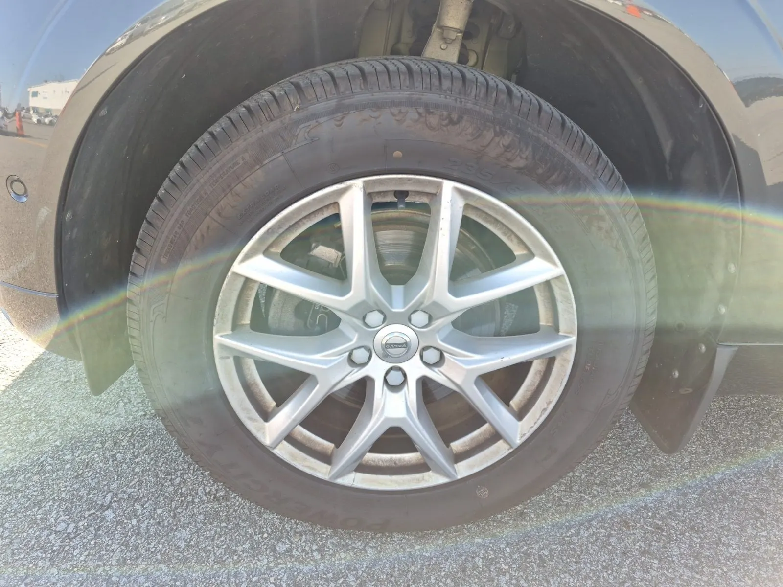Front driver wheel/tire photo