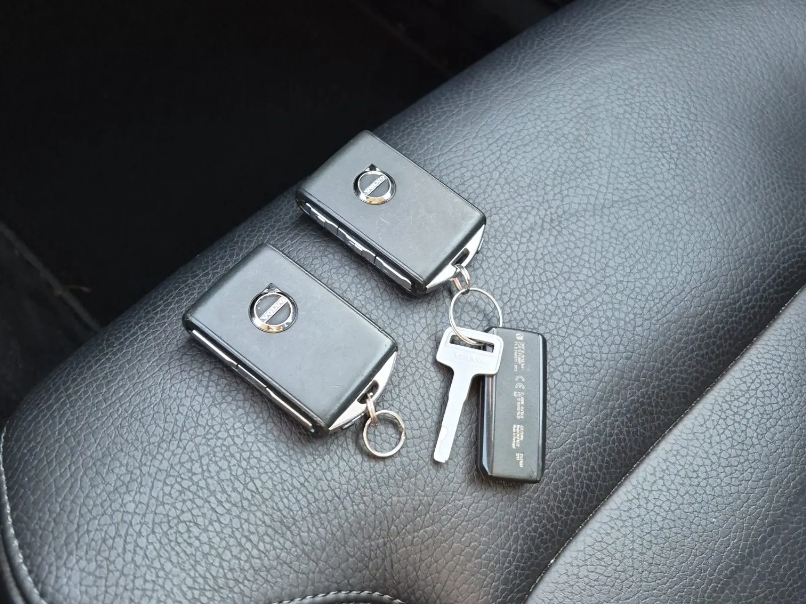 Keys/Fobs/Manual Photo