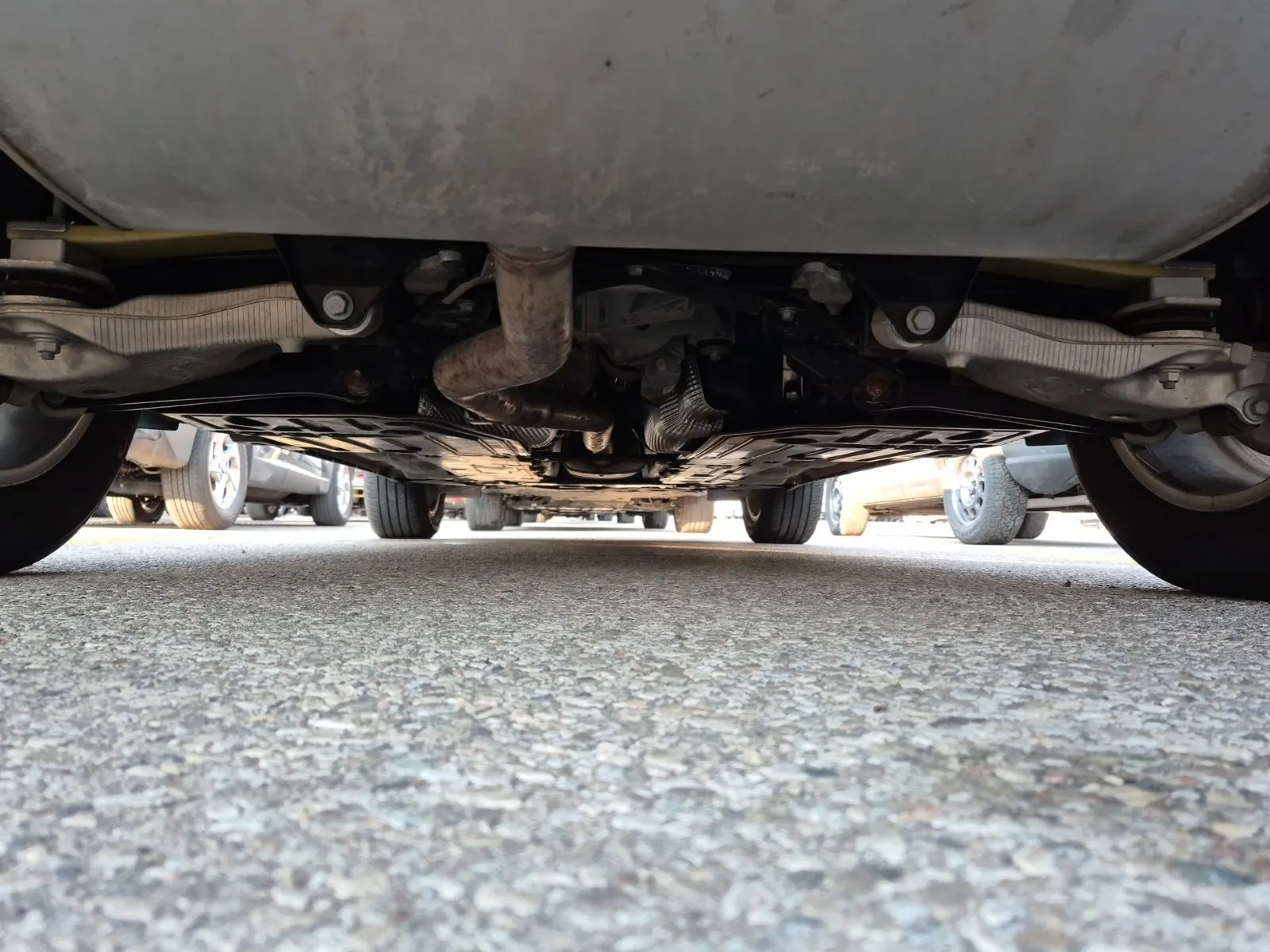 Undercarriage - Rear Photo