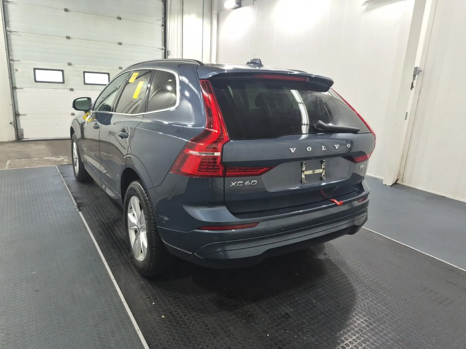 Driver Rear 3/4 Photo