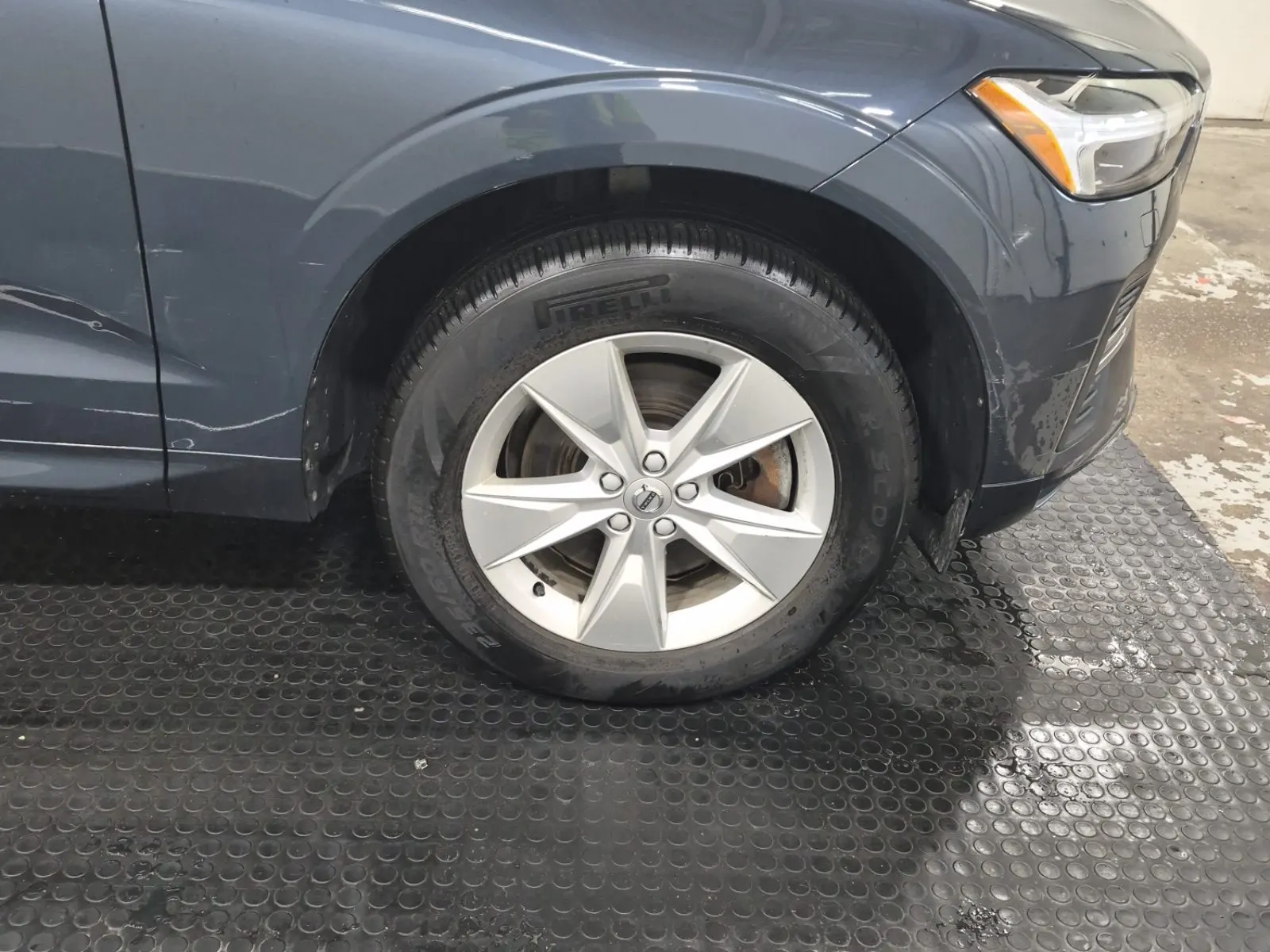 Right Front Wheel/Tire Photo