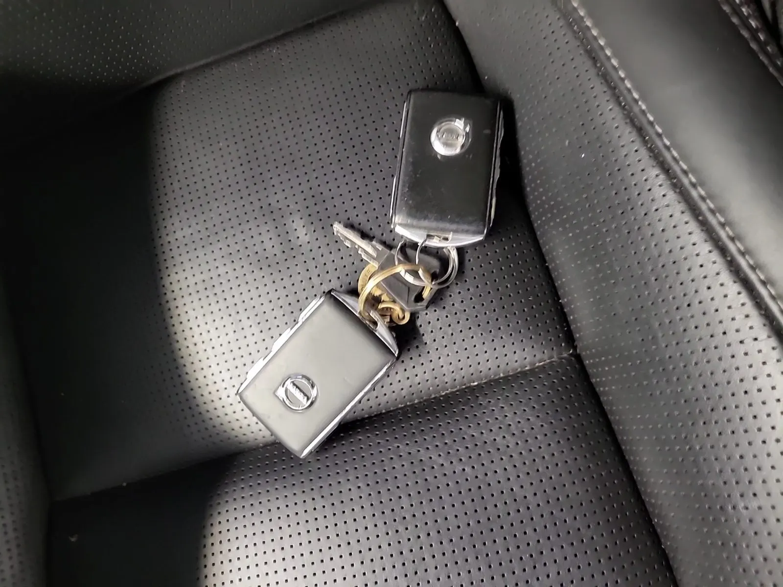 Keys/Fobs/Manual Photo