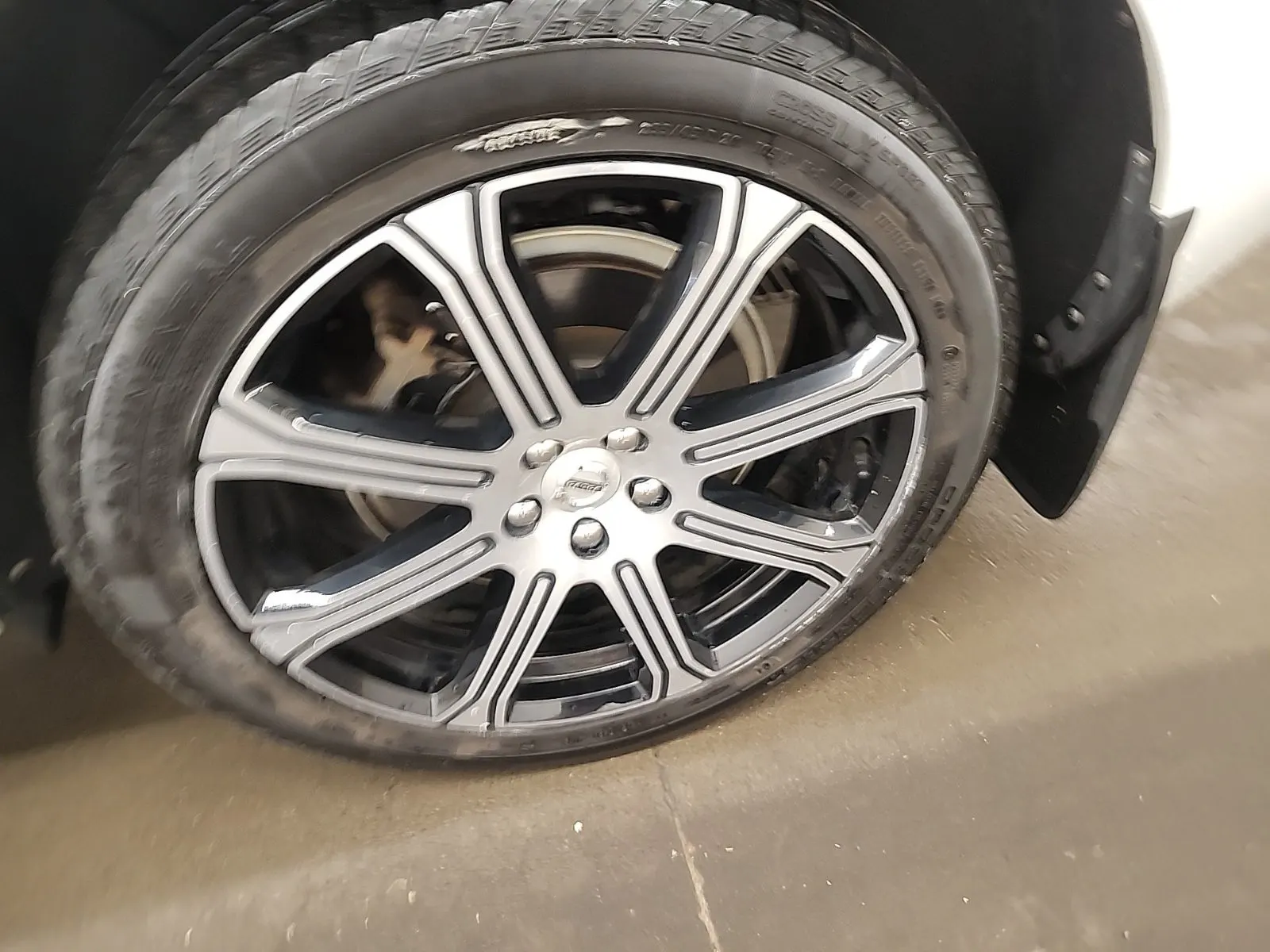Left Rear Wheel/Tire Photo