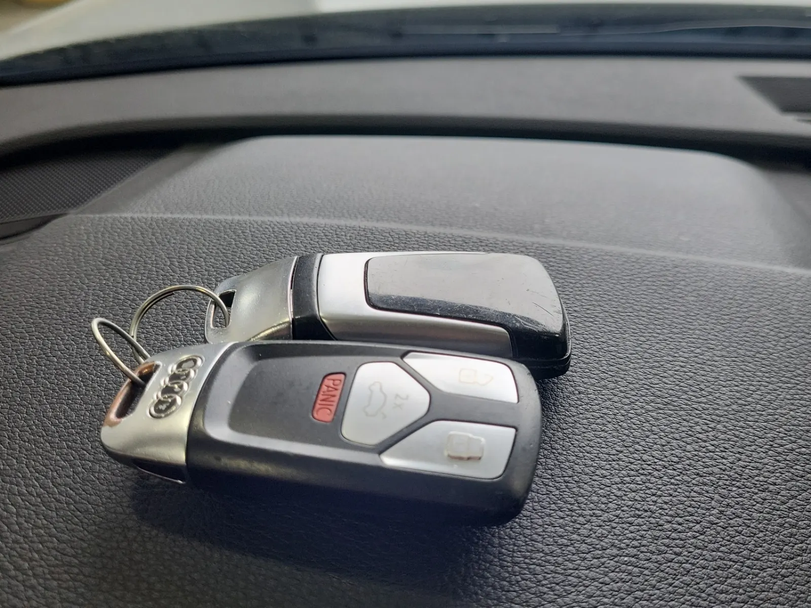 Keys/Fobs/Manual Photo
