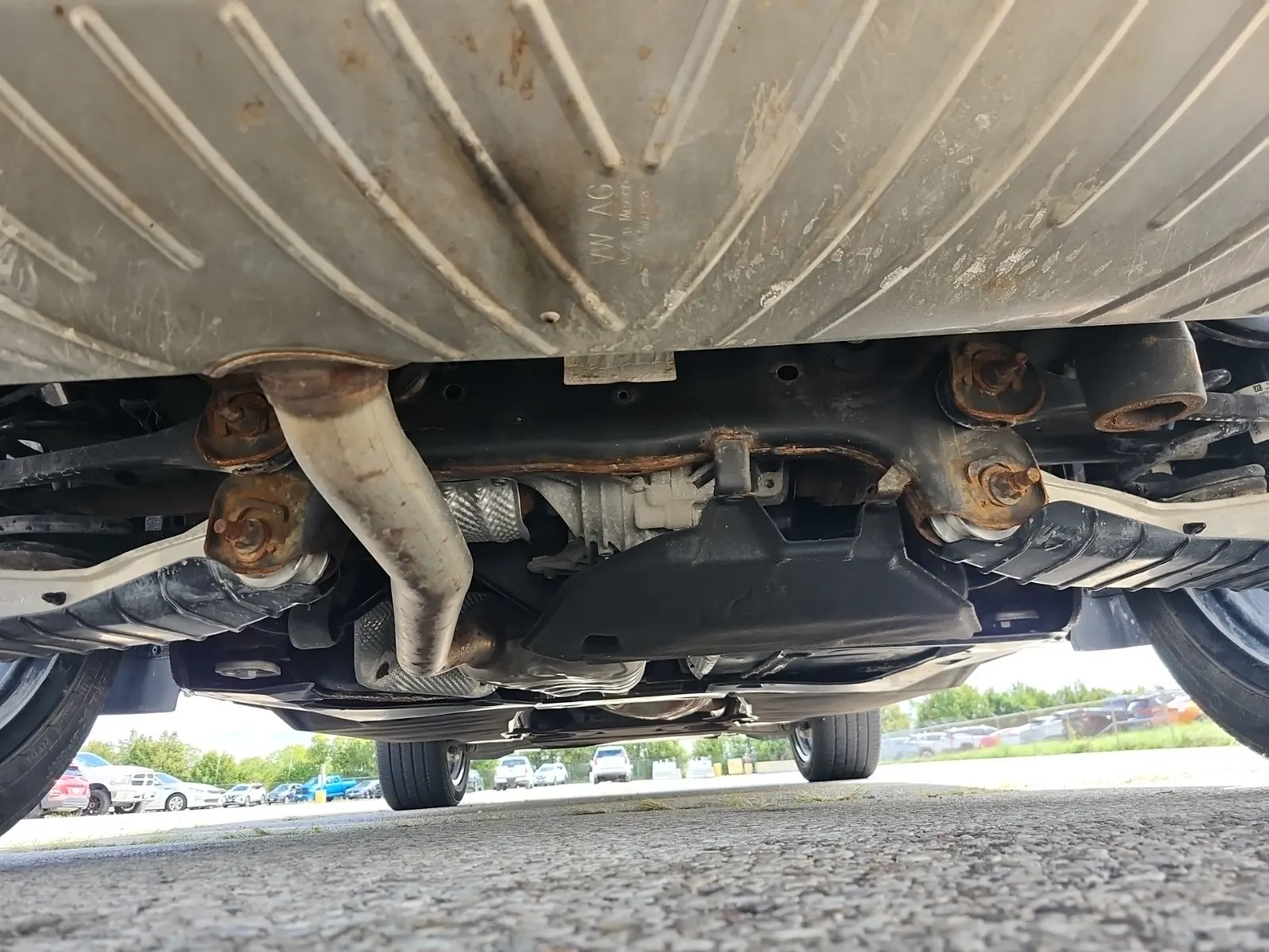 Undercarriage - Rear Photo