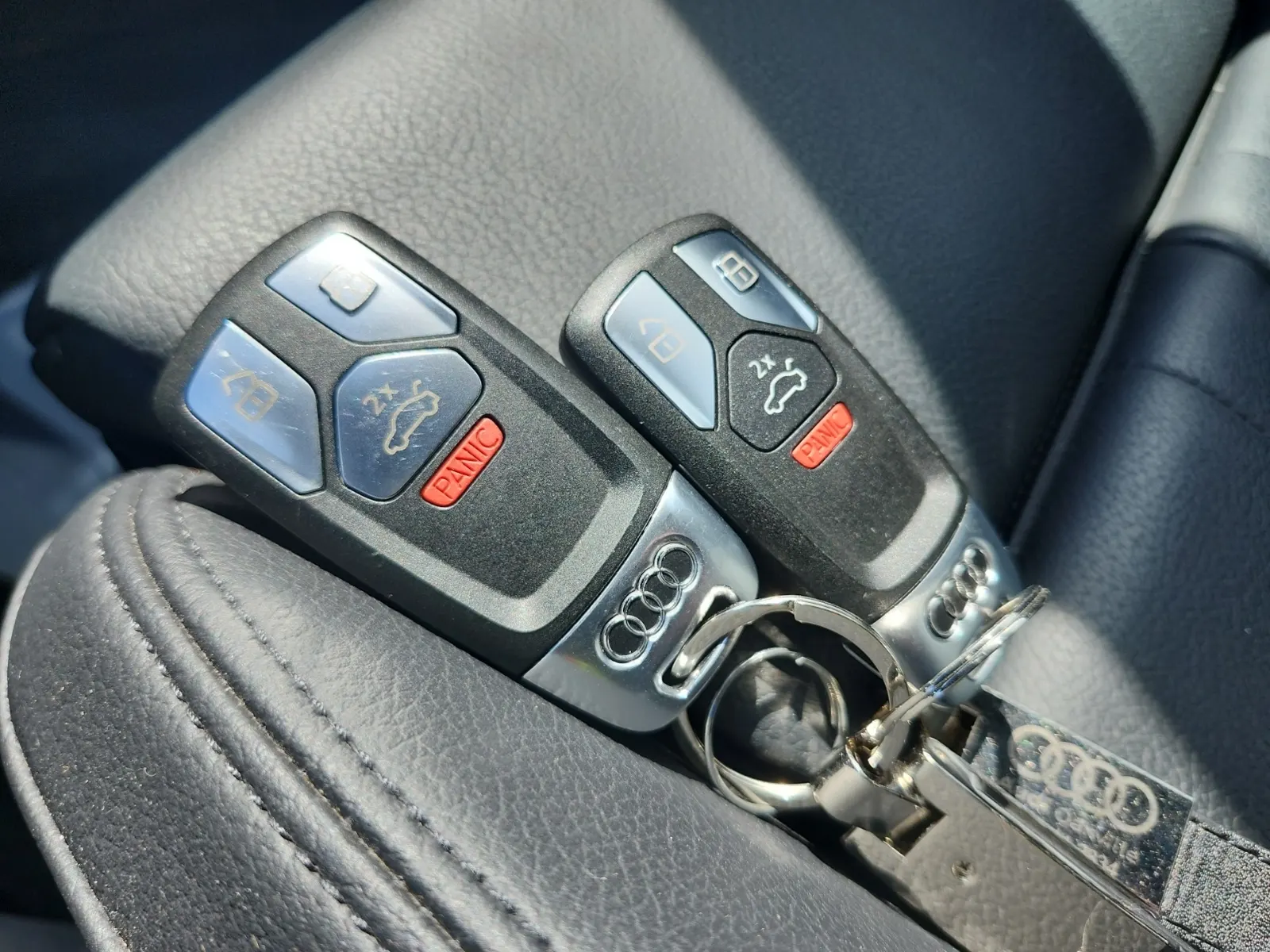 Keys/Fobs/Manual Photo