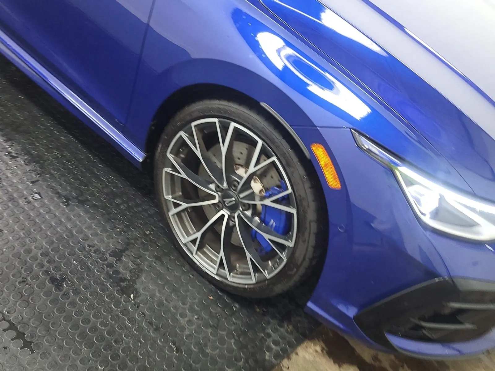 Right Front Wheel/Tire Photo