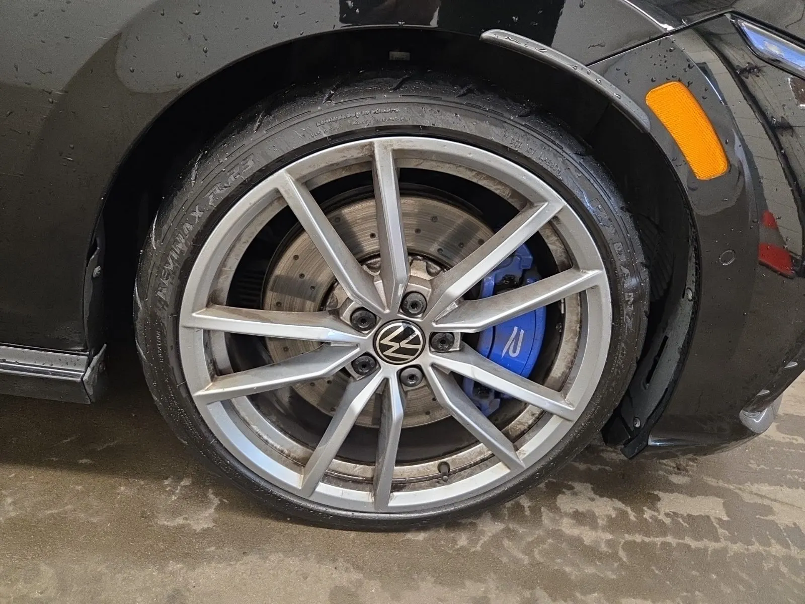 Right Front Wheel/Tire Photo