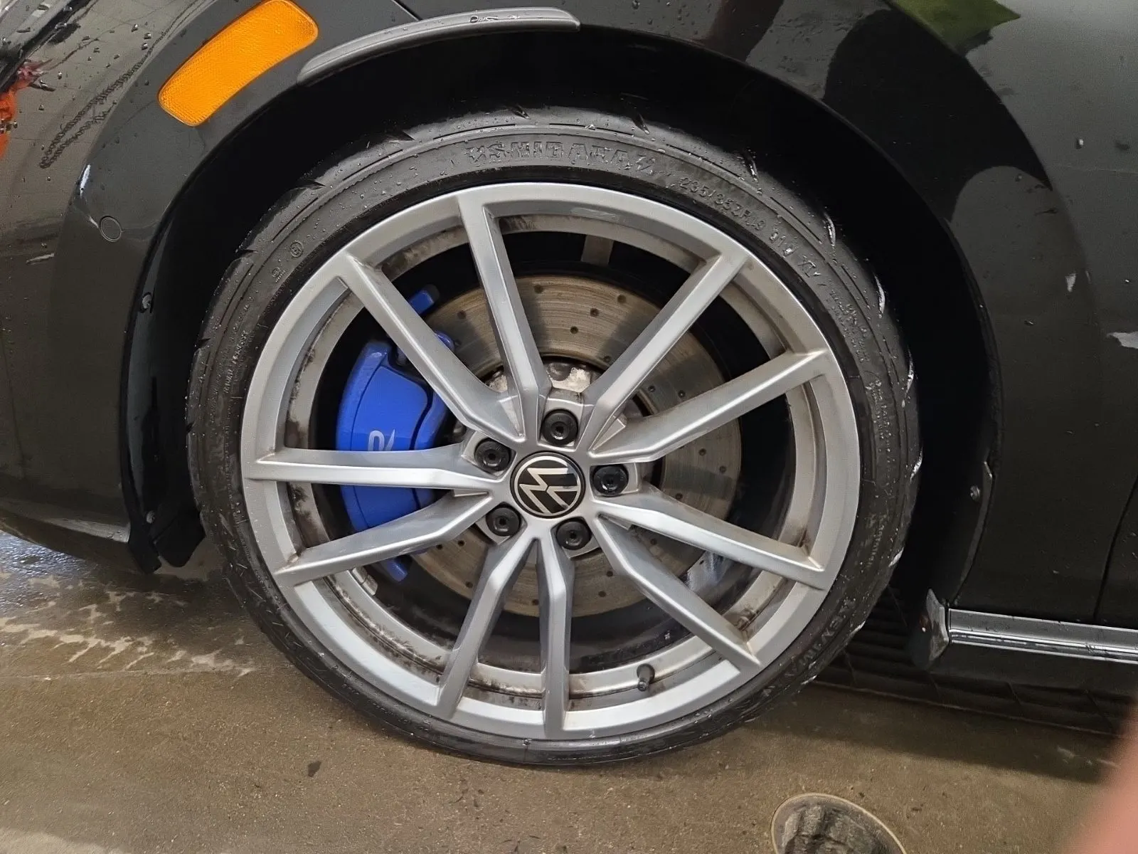 Front driver wheel/tire photo