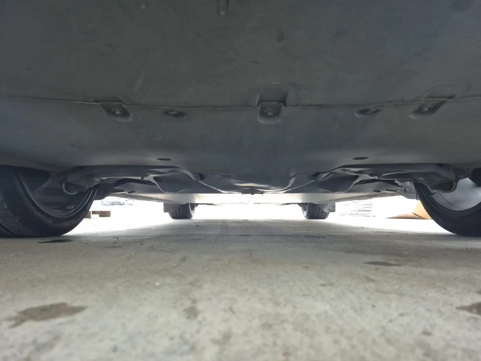 Undercarriage - Rear Photo