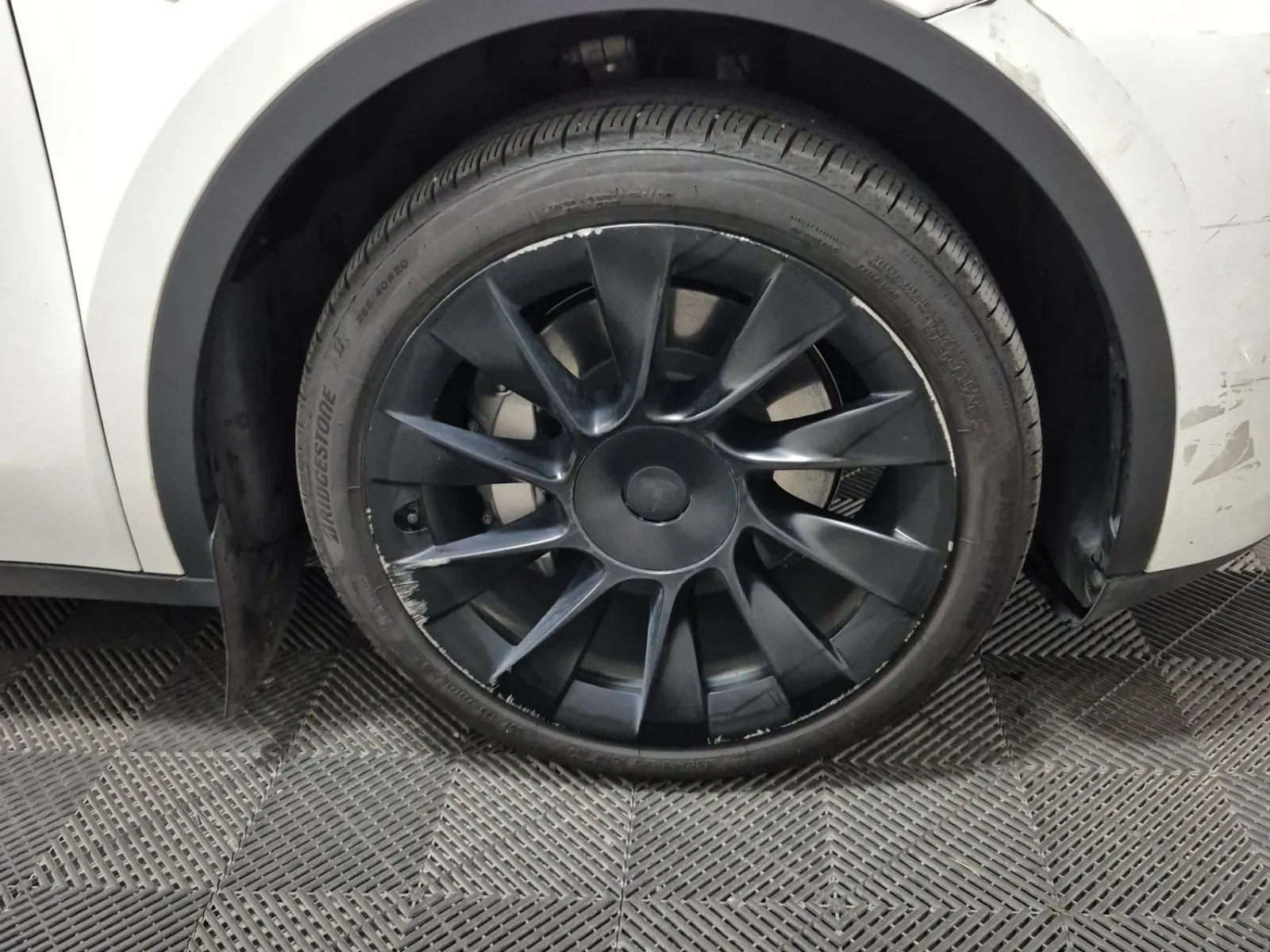 Right Front Wheel/Tire Photo