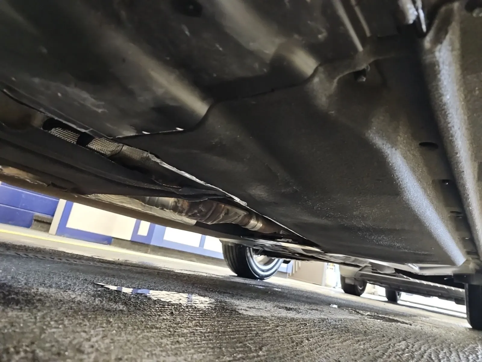 Undercarriage - Driver Photo
