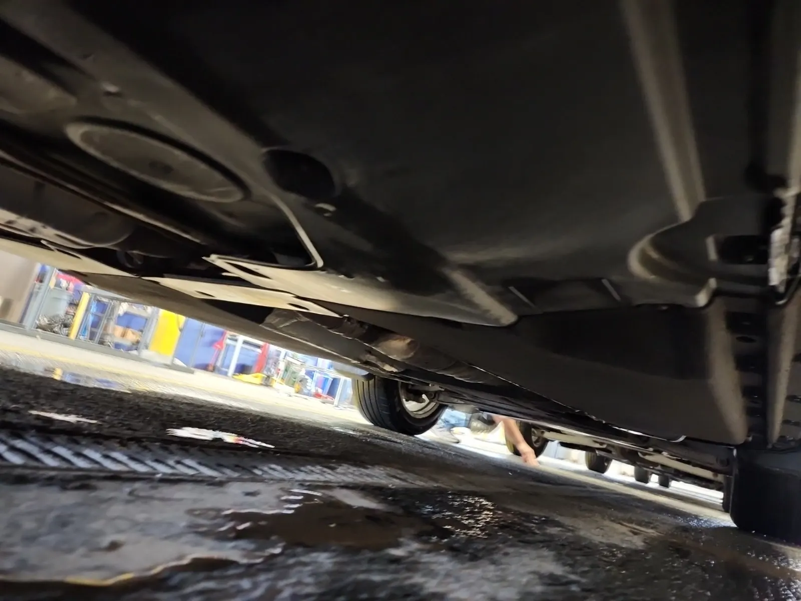 Undercarriage - Passenger Photo