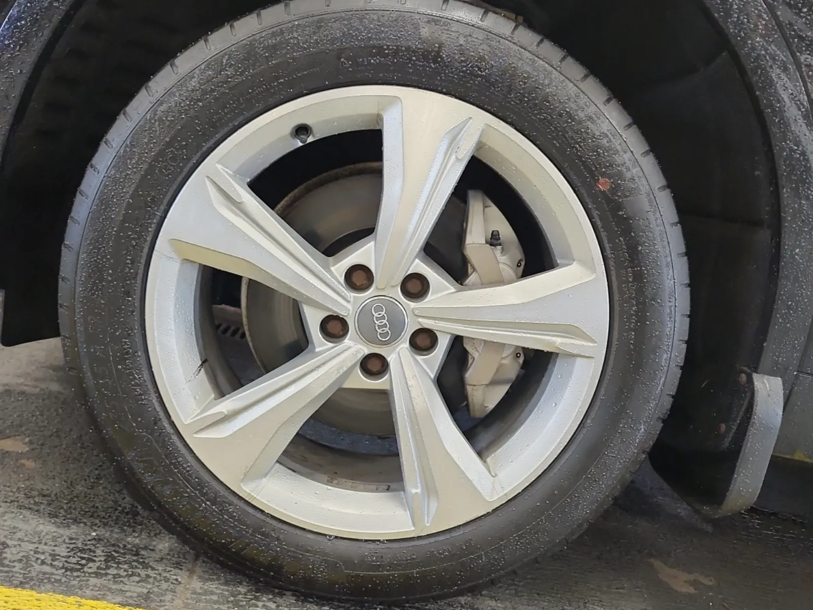 Front driver wheel/tire photo
