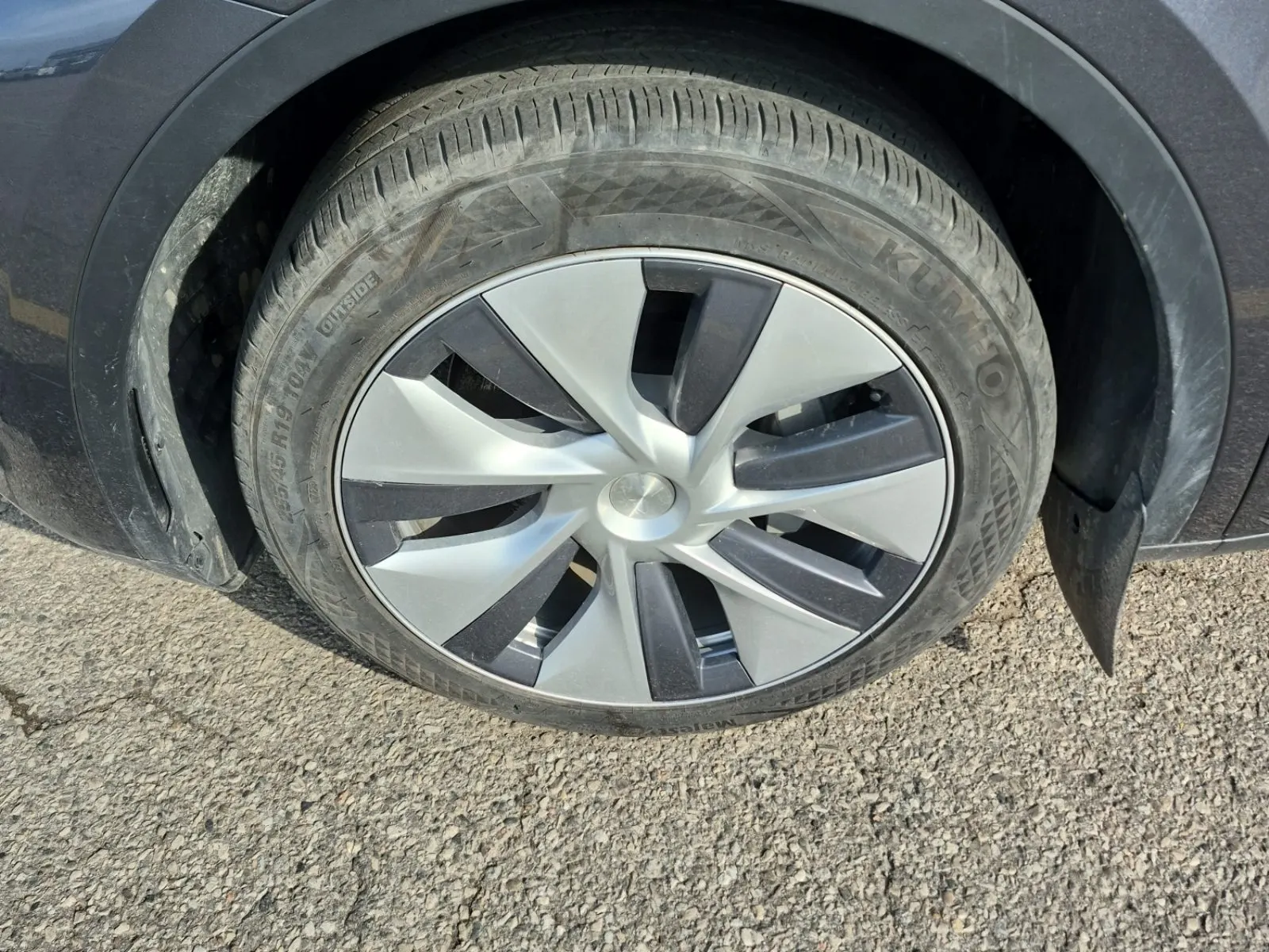 Front driver wheel/tire photo