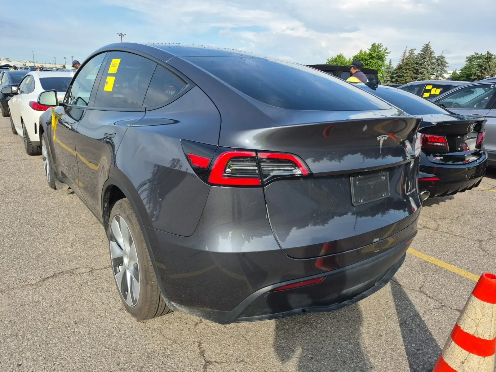 Driver Rear 3/4 Photo