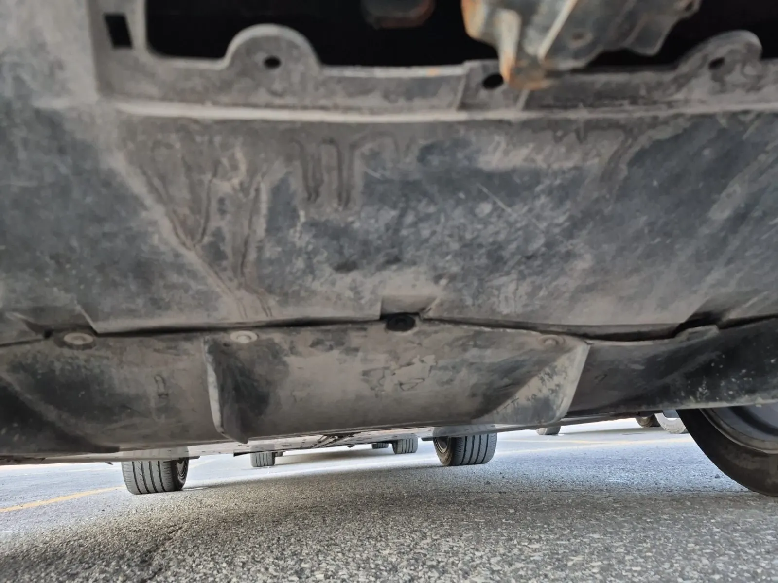 Undercarriage - Rear Photo