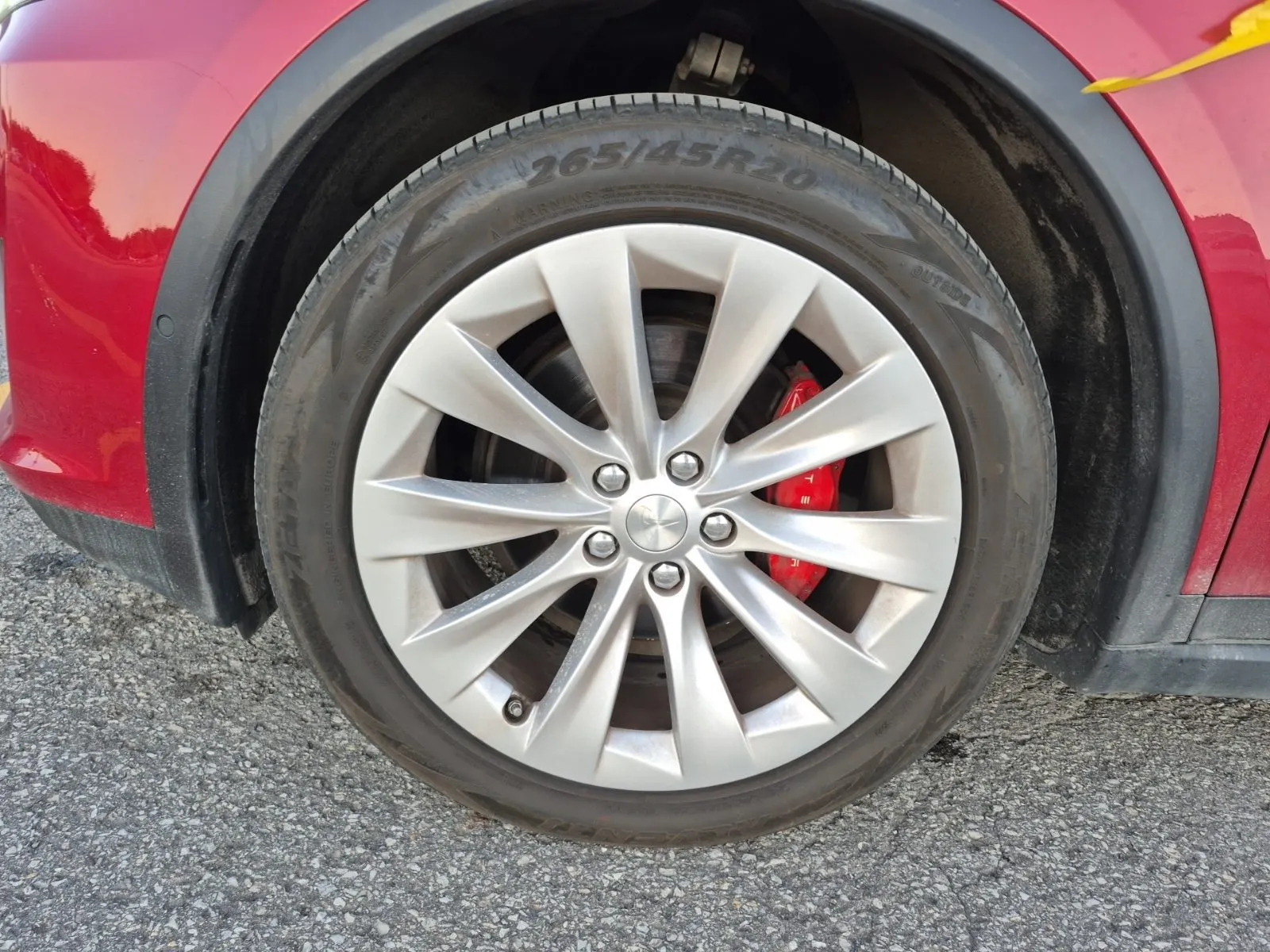 Front driver wheel/tire photo