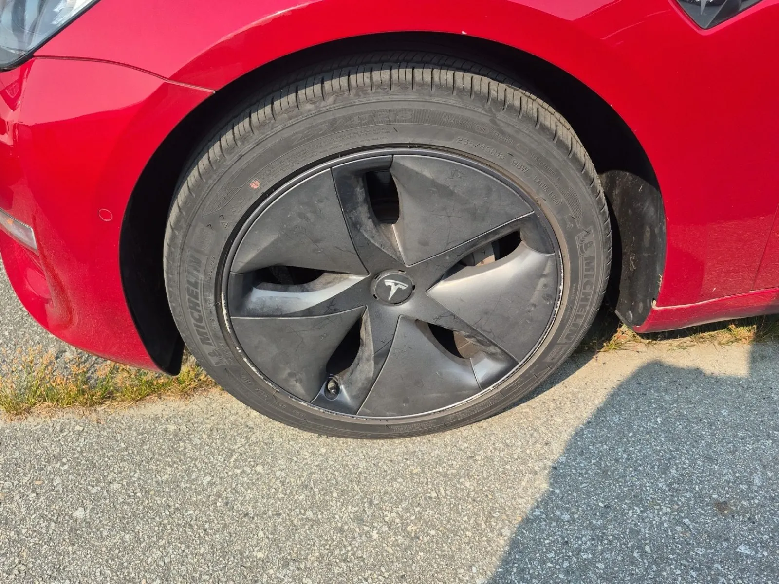 Front driver wheel/tire photo