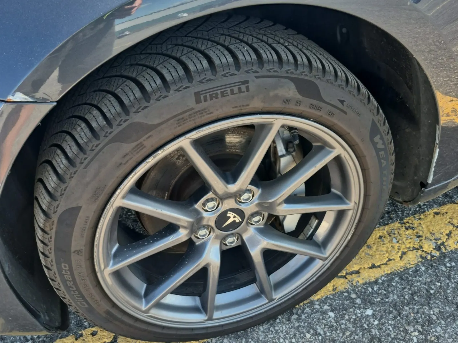 Front driver wheel/tire photo