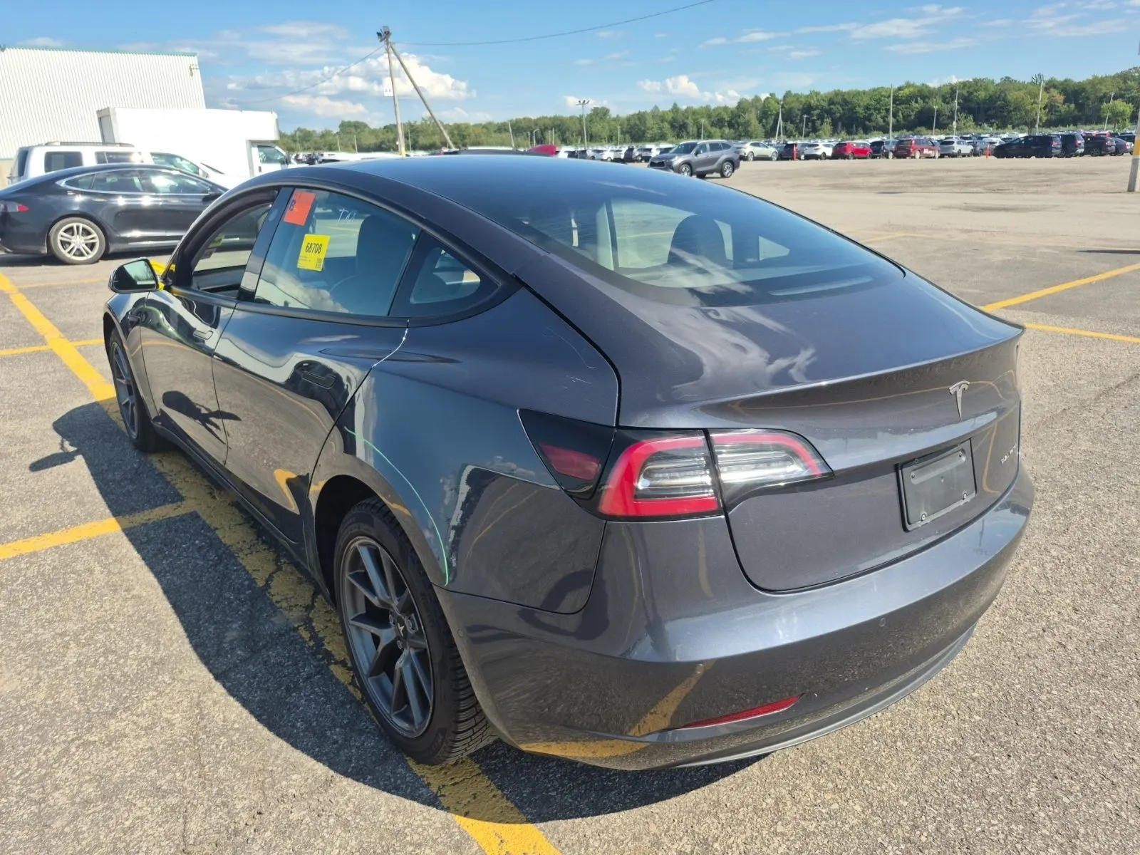 Driver Rear 3/4 Photo