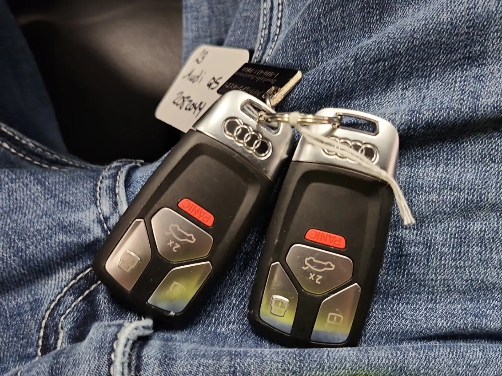 Keys/Fobs/Manual Photo