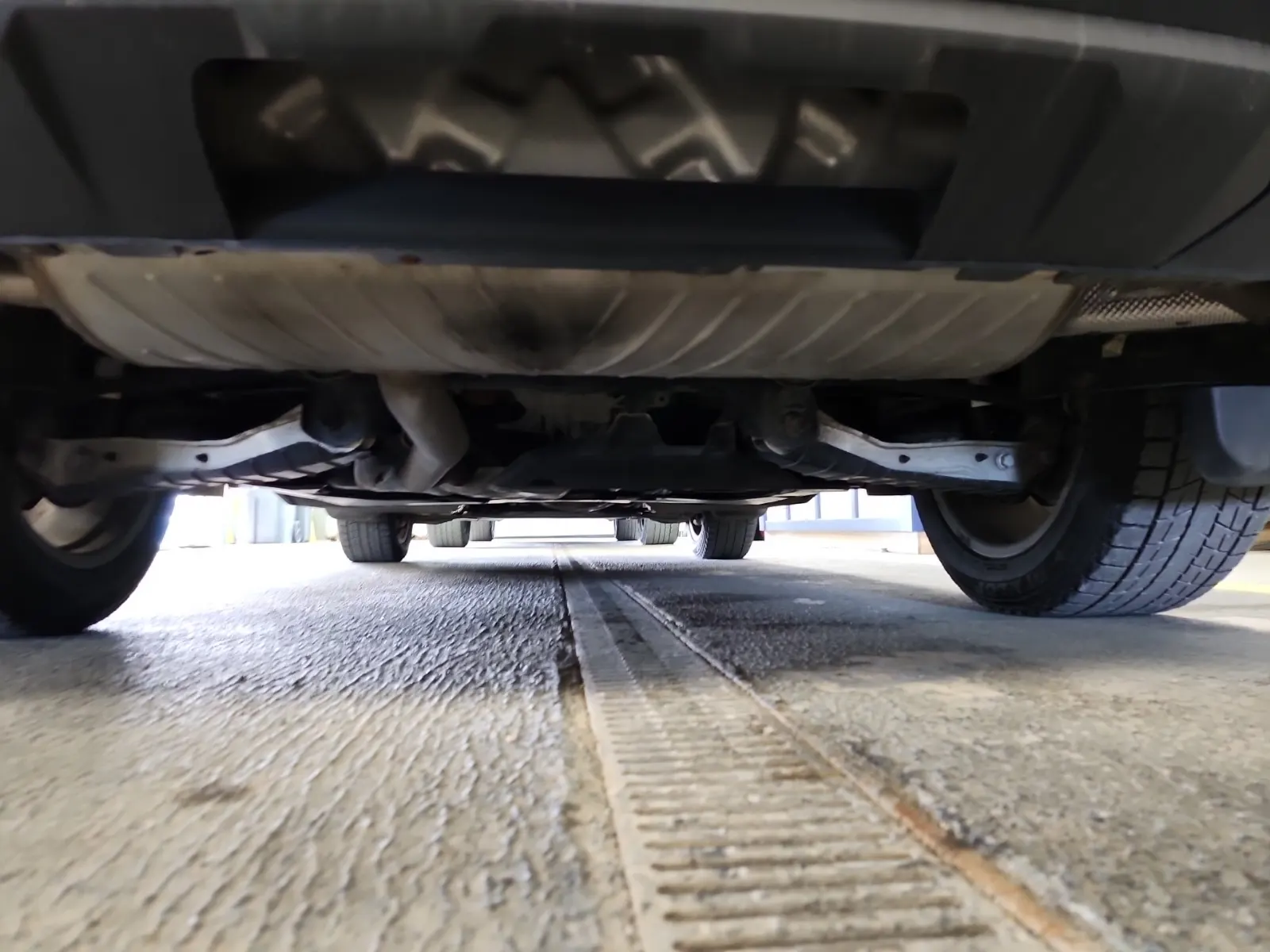 Undercarriage - Rear Photo
