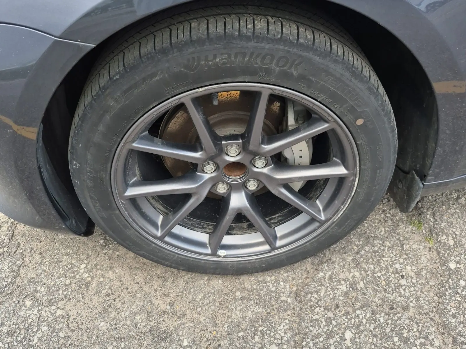 Front driver wheel/tire photo