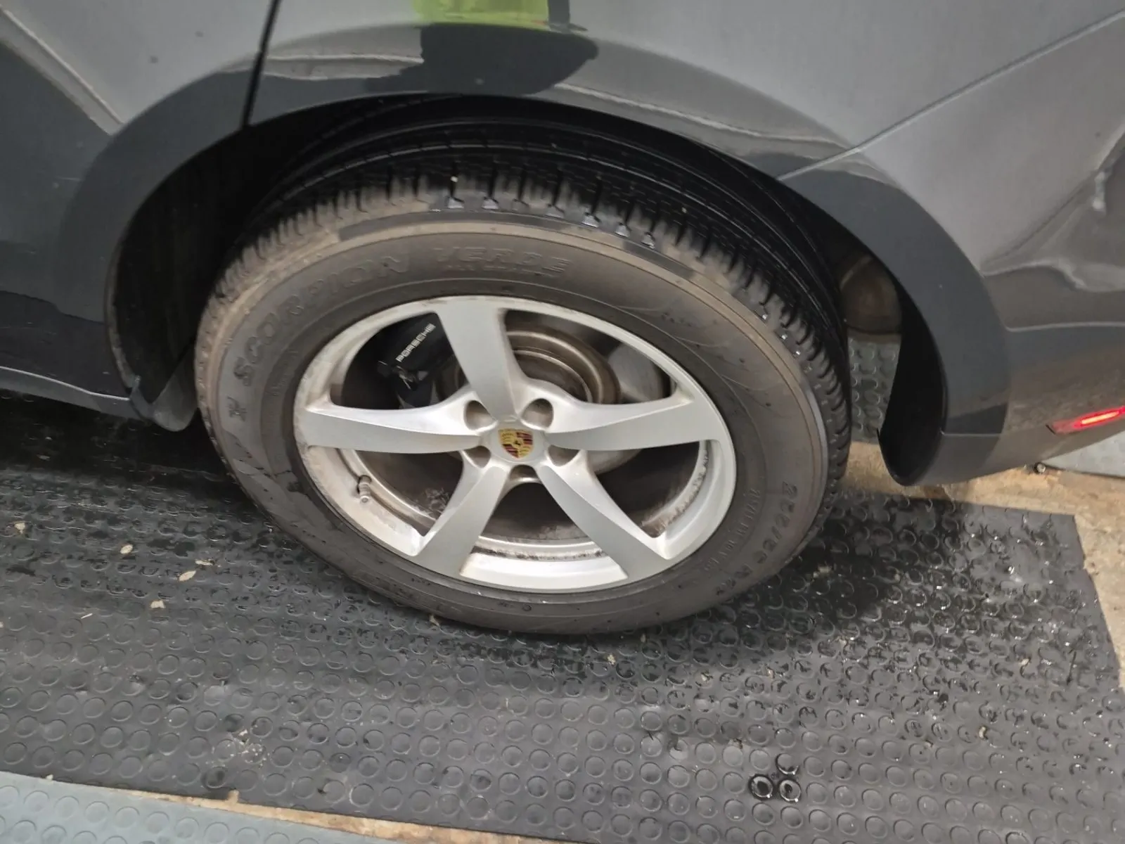 Left Rear Wheel/Tire Photo
