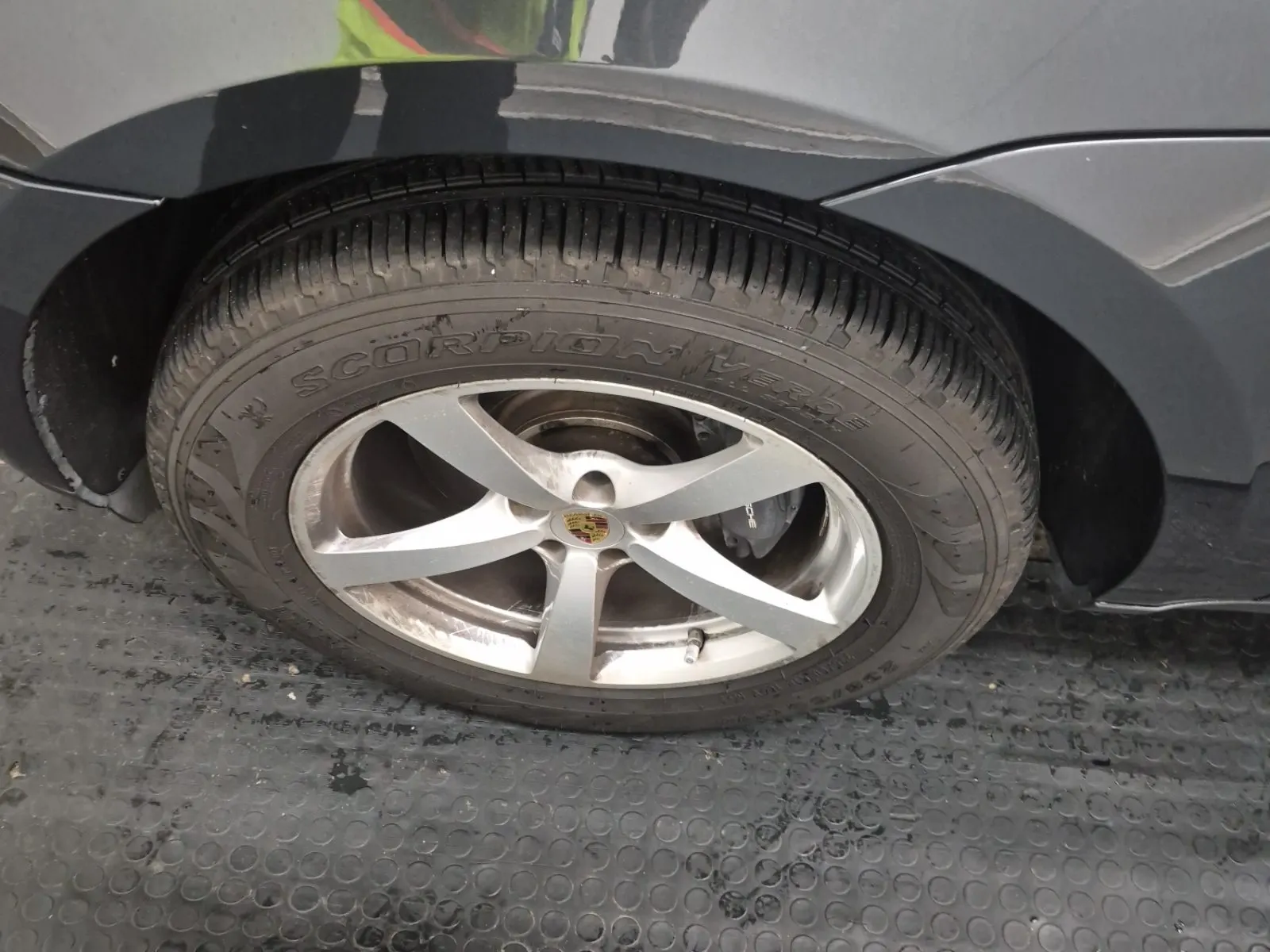 Front driver wheel/tire photo