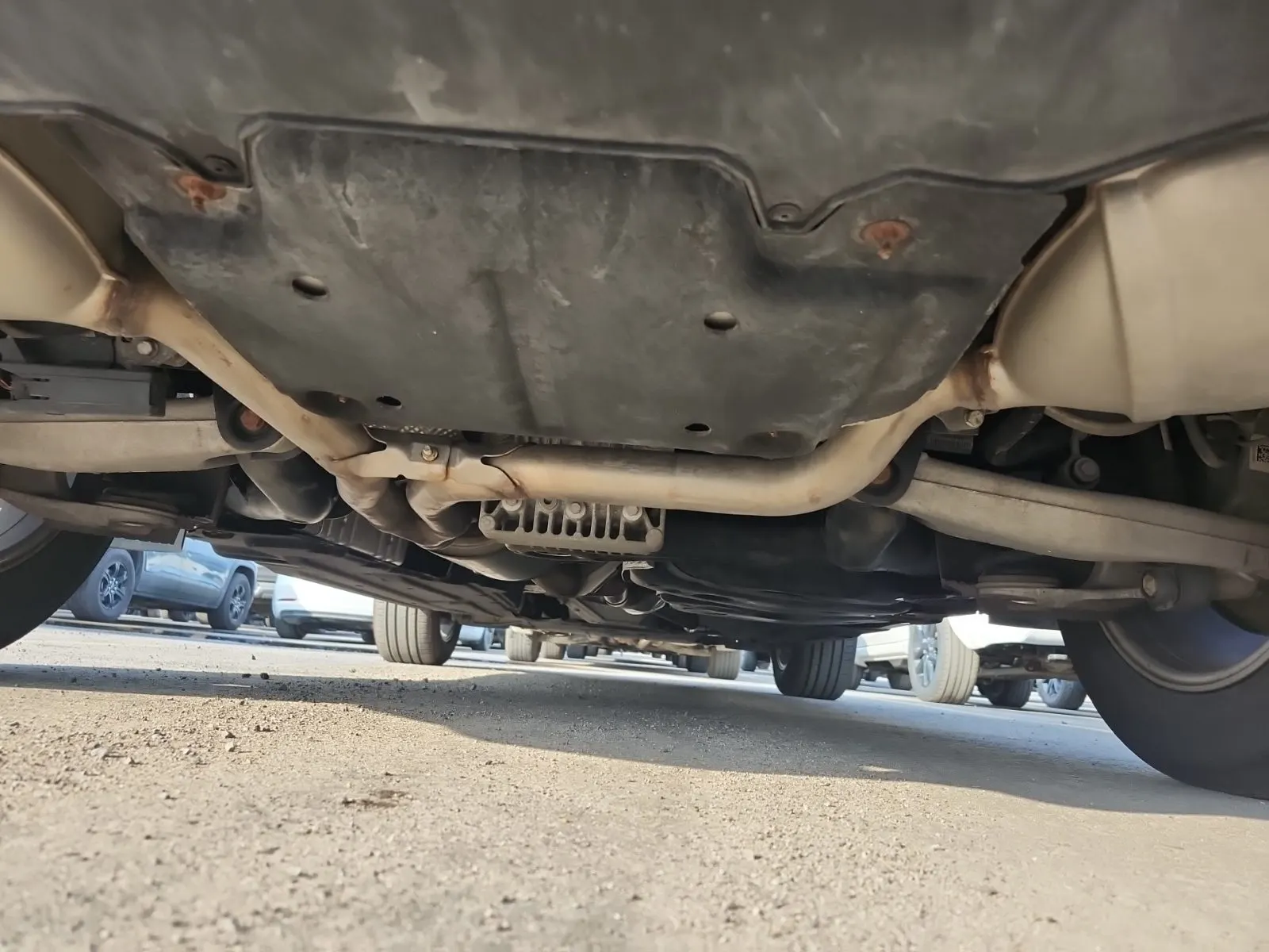 Undercarriage - Rear Photo