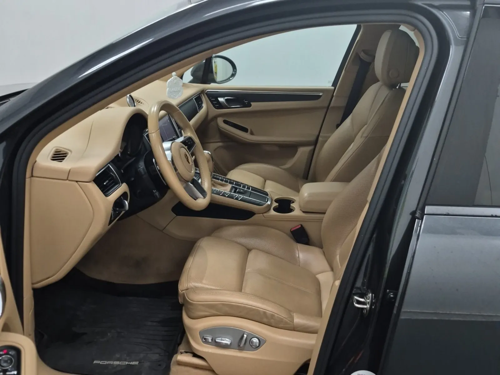 Front Interior Photo