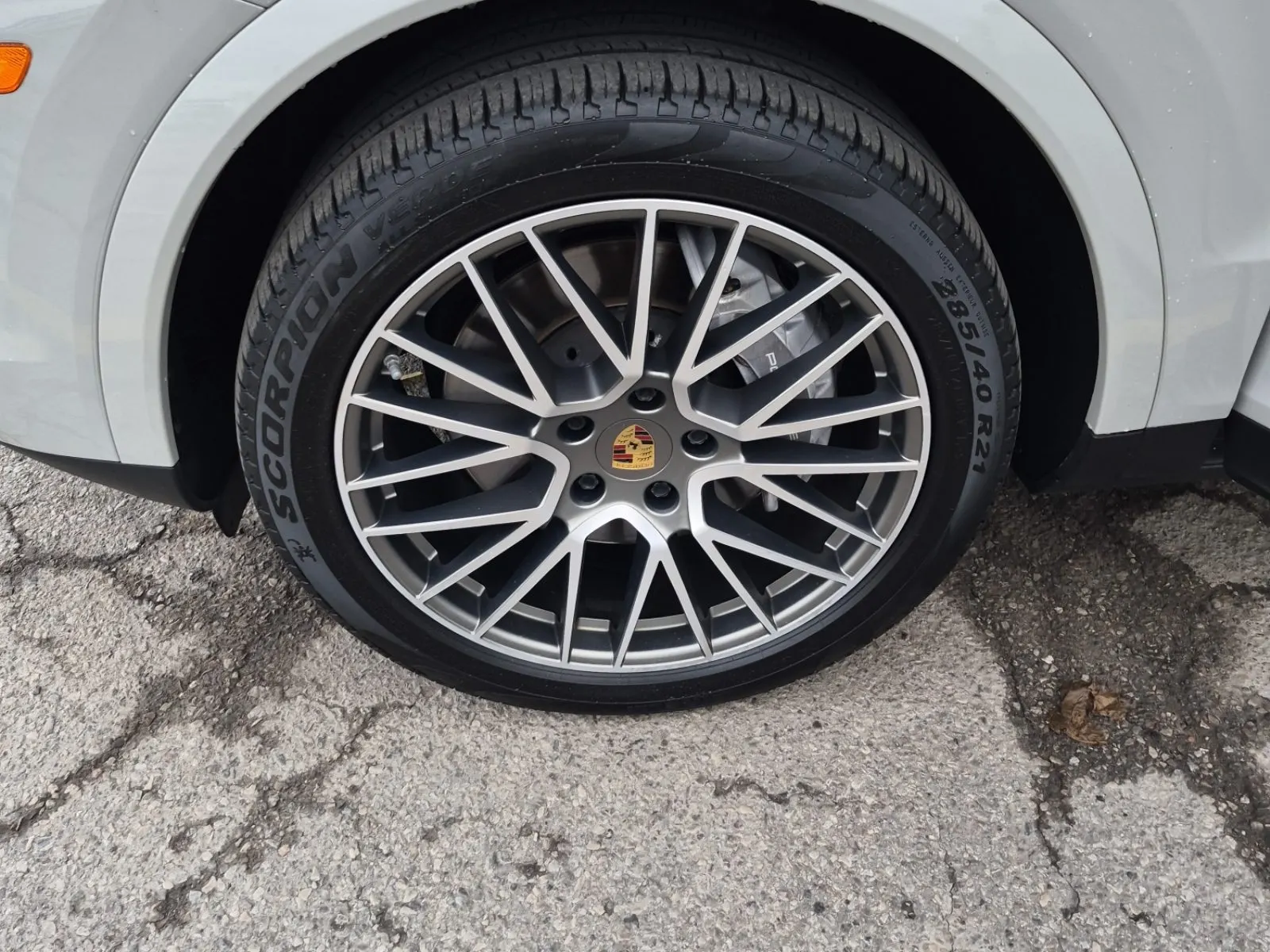 Front driver wheel/tire photo