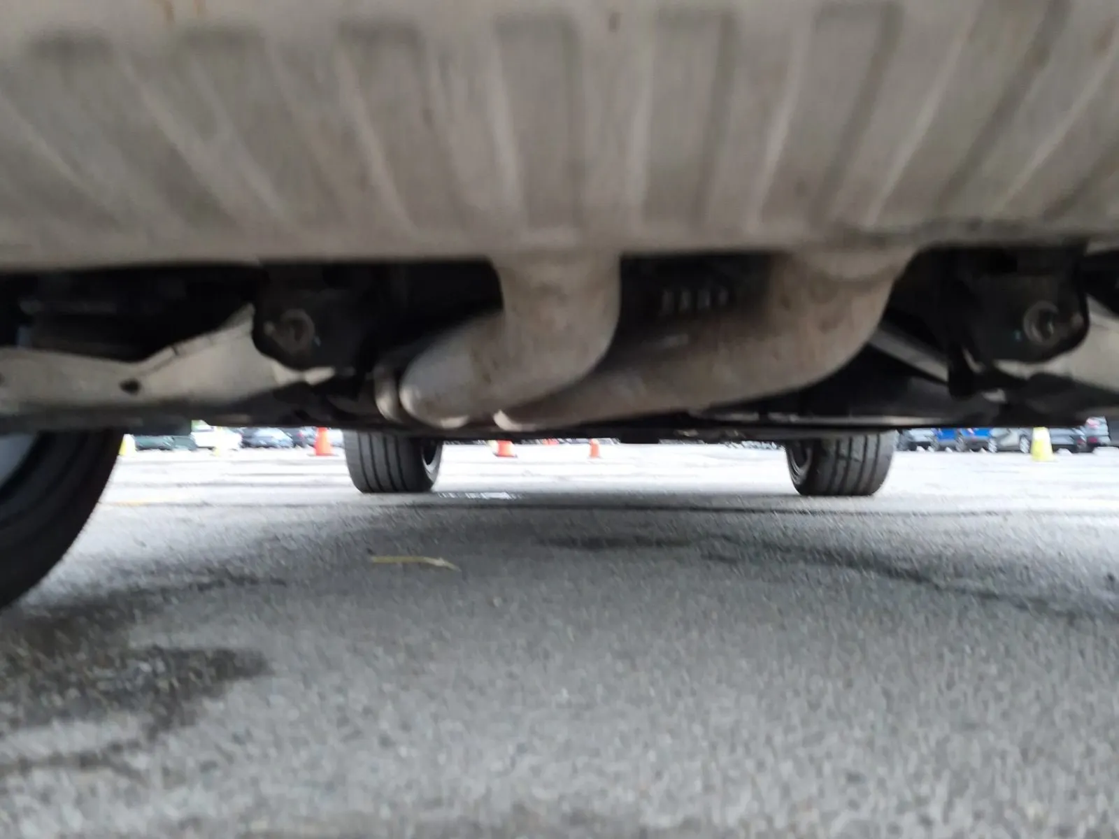 Undercarriage - Rear Photo
