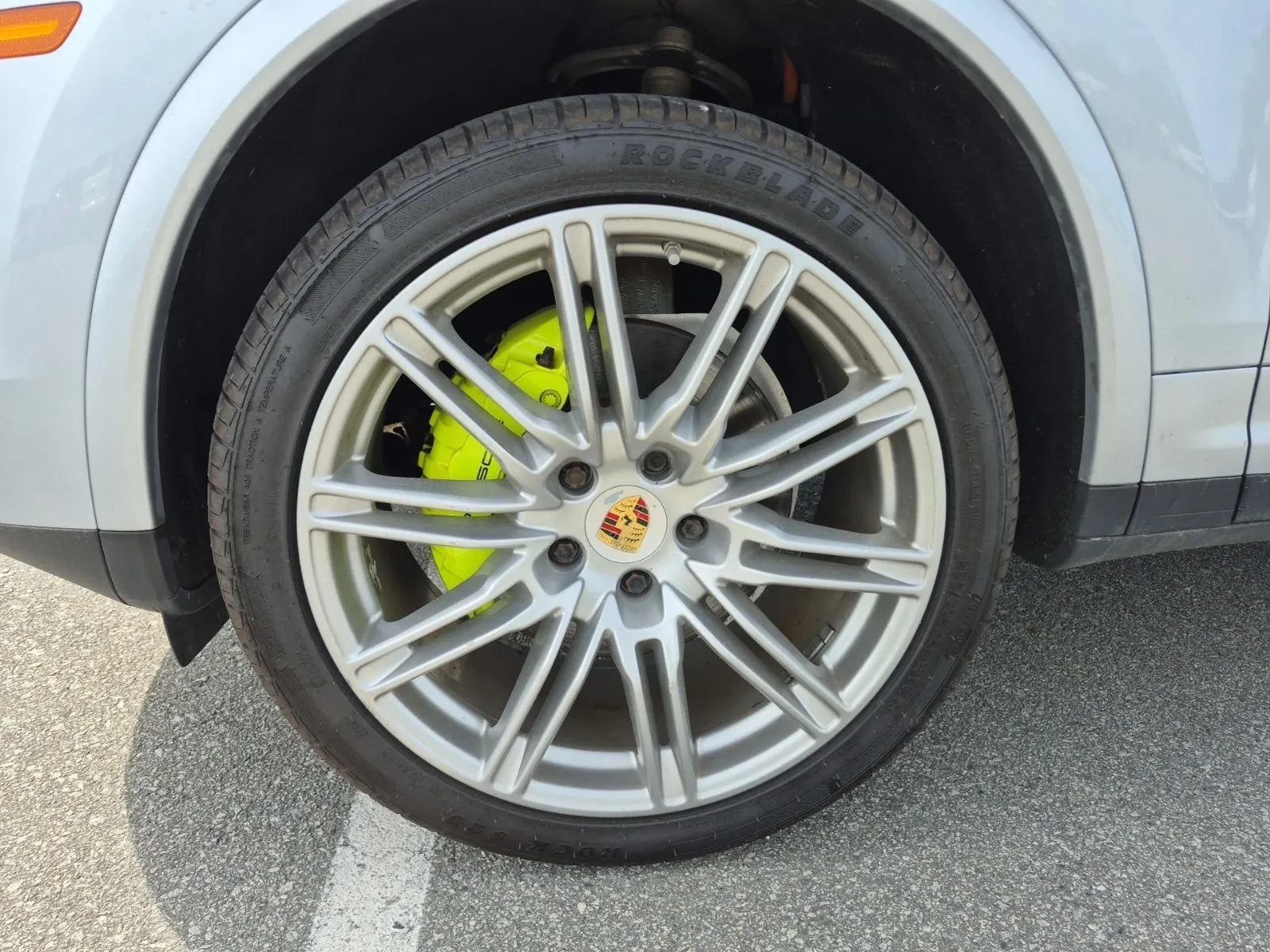 Front driver wheel/tire photo