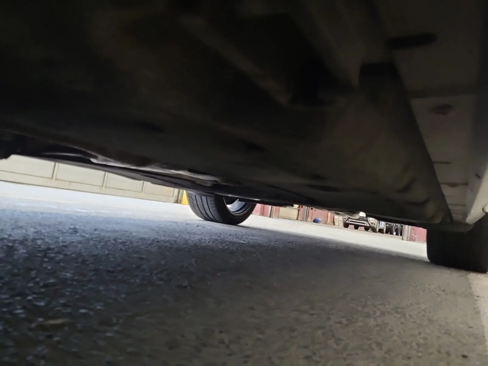 Undercarriage - Driver Photo
