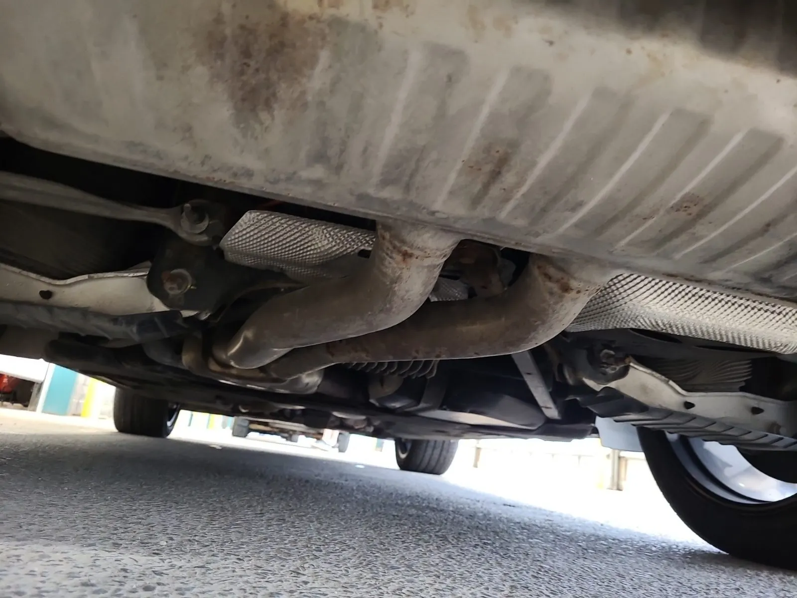 Undercarriage - Rear Photo
