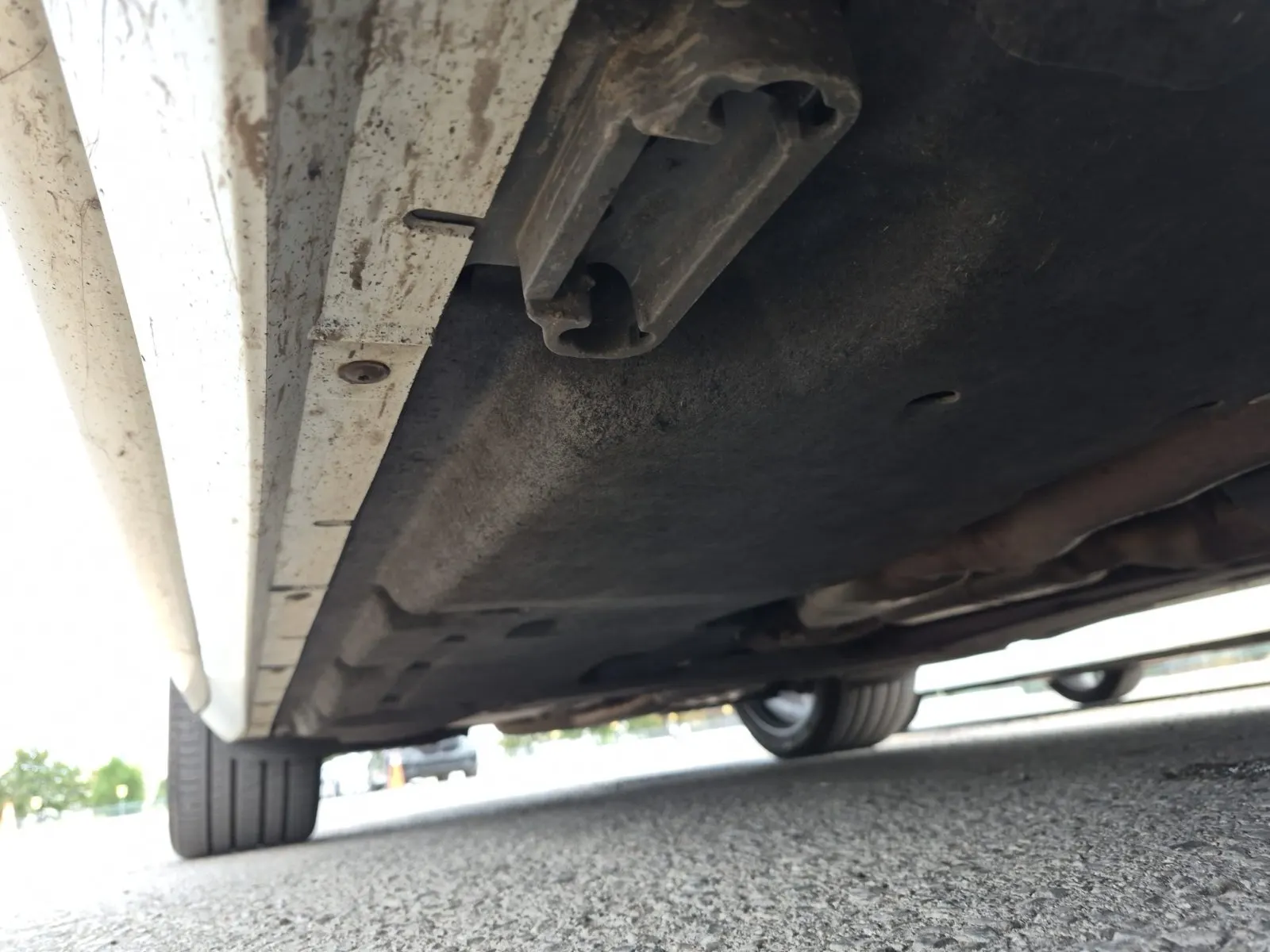 Undercarriage - Passenger Photo