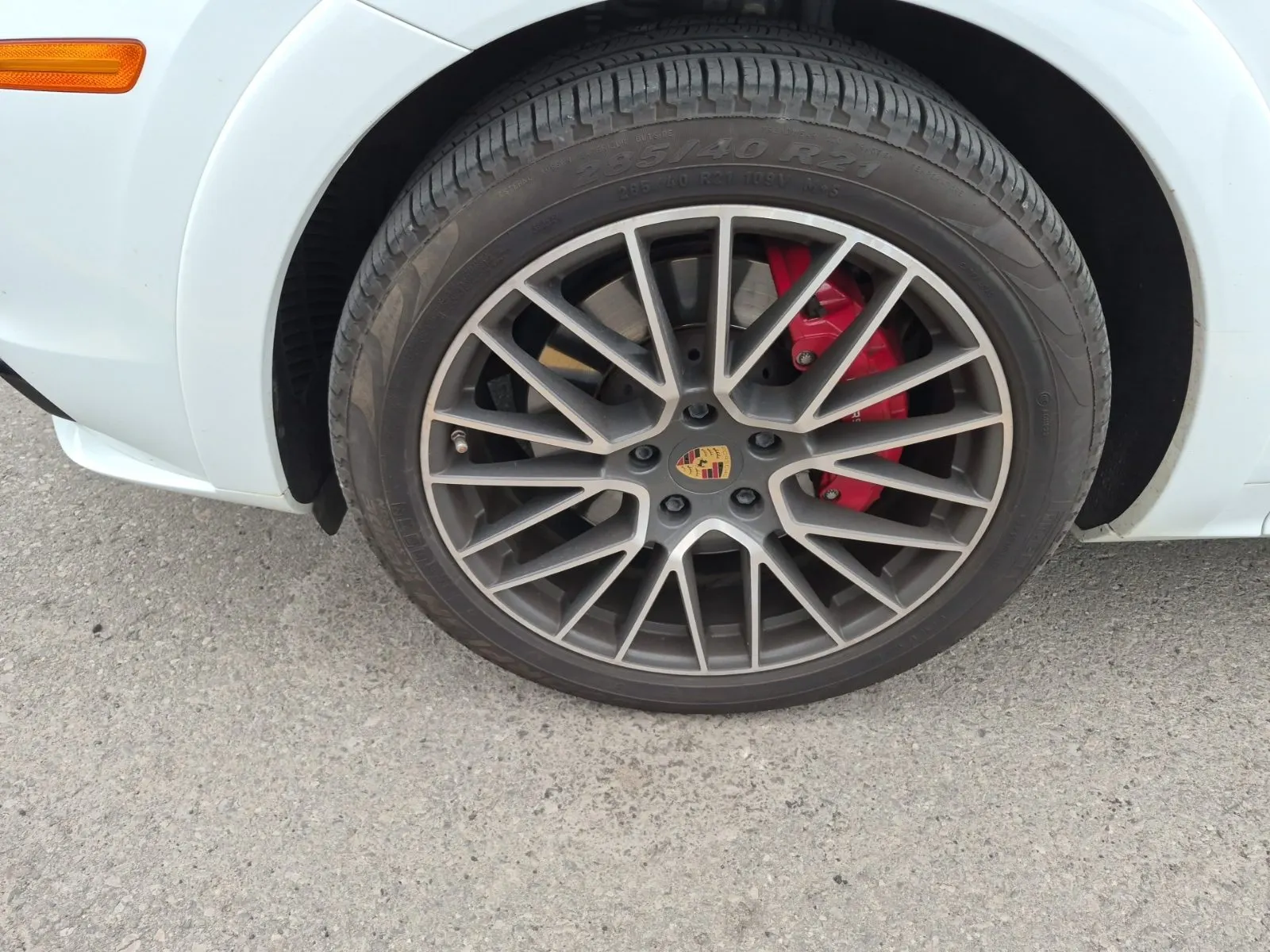 Front driver wheel/tire photo