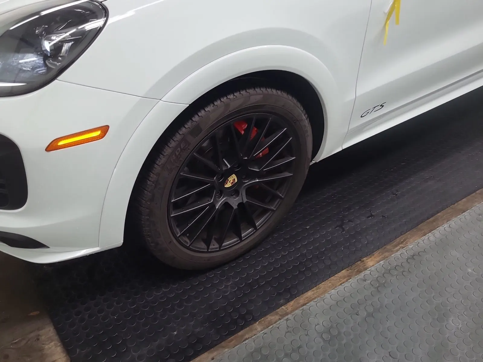 Front driver wheel/tire photo