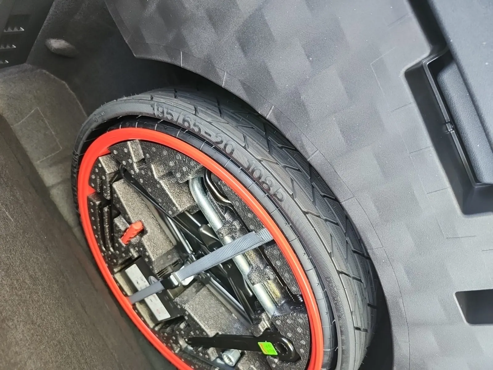 Spare Tire & Wheel Photo
