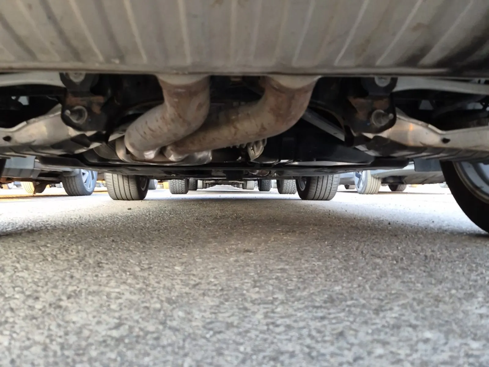 Undercarriage - Rear Photo